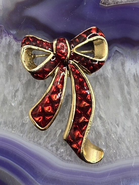 Danecraft Jewelry - Danecraft Bow Brooch Gold Tone Red Enamel EUC Measures 1¾" X ¼"